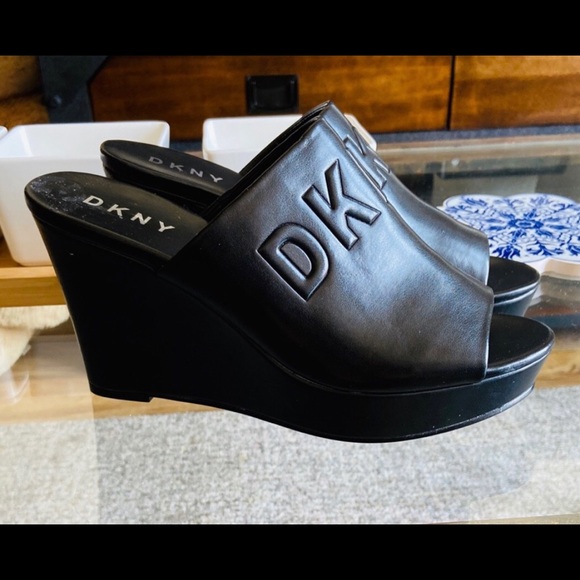 dkny eari wedge sandals